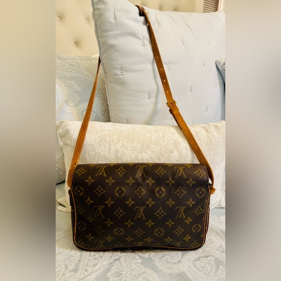 Louis Vuitton St. Germaine Monogram Crossbody Bag - Picture 7 of 12